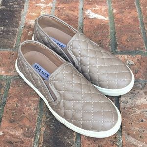 STEVE MADDEN ECENTRCQ SLIP ON/SIZE 6/GRAY